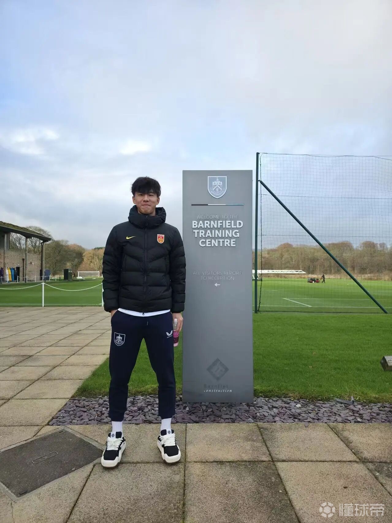 伯恩利官员：张家鸣在塞尔维亚踢5场就可获劳工证，他是邵佳一举荐的